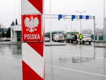 У чергах на кордоні з Польщею стоять 810 автомобілів.