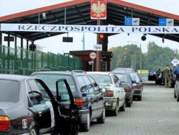 У чергах на кордоні з Польщею застрягли понад майже 400 автомобілів