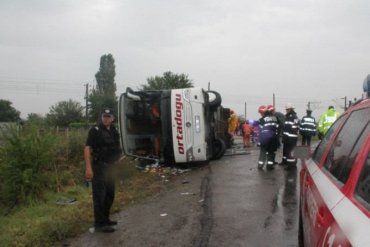 В Румынии перевернулся туристический автобус с украинцами: 3 трупа, 36 калек