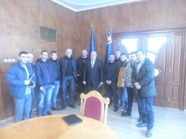 Ініціативна група "пересічників" разом з головою Закарпатської ОДА Г.Москалем.