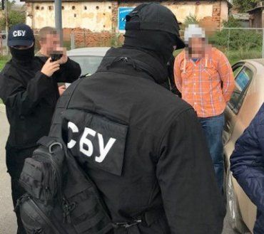 СБУ задержала в Закарпатье пограничника за контрабанду сигарет