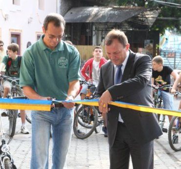 Віктор Погорєлов відкрив першу в Ужгороді велодоріжку