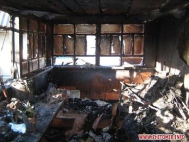 В селе Дубровка Житомирской области в собственном доме сгорели женщина и двое ее детей