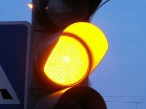 В Ужгороде только "желтый сигнал" светофора, на другие цвета нет денег