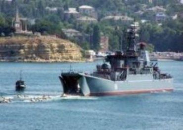 Военный корабль РФ перевернул украинский буксир