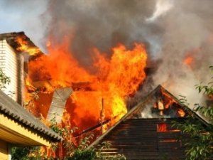 В Межгорском районе спасатели едва успели потушить большой пожар