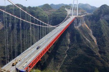 Китайцы построили самый длинный в мире мост через ущелье