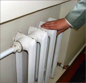 В киевских домах потеплели батареи, в ужгородских квартирах пока тепло не нужно