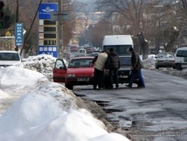 В Ужгороде столкнулись автомобили Volkswagen и ВАЗ