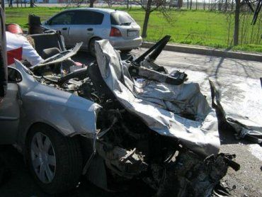 В Одесской области Chevrolet столкнулся лоб в лоб с ПАЗиком