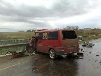 В Закарпатье автомобиль протаранил мост