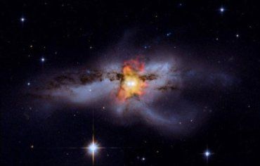 Сверхмассивные черные дыры столкнулись в галактике