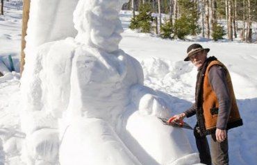 Все для туристів: у словацьких Високих Татрах роблять 3,5-метрові снігові фігури