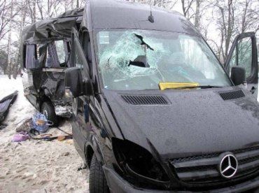 На Черниговщине автобус столкнулся с фурой, погибли 2 человека