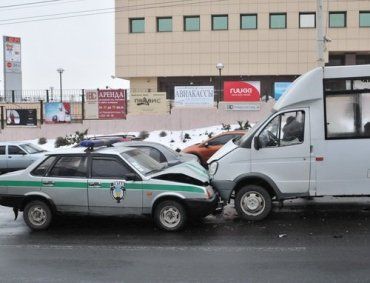 Милицейское ДТП в Донецке, - первым был таксист "Ланоса"