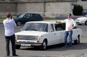 Венгерский дизайнер превратил "Ладу" в роскошный лимузин