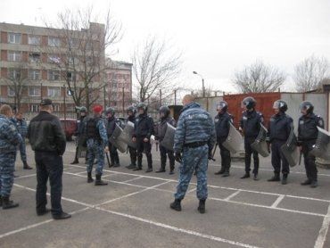 В Ужгороде милиция и "Беркут" провели учебные тренировки