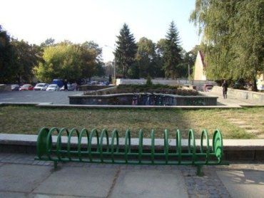 В Ужгороде появились две велопарковки - на 15 мест каждая