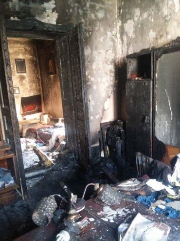 Мукачівські пожежники врятували життя 45-річного сина власниці оселі.