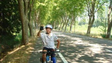 Элемир Дийнеш проехал на велосипеде восемь стран Европы