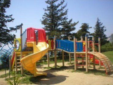 В Иршаве и Хусте строятся новые детские площадки