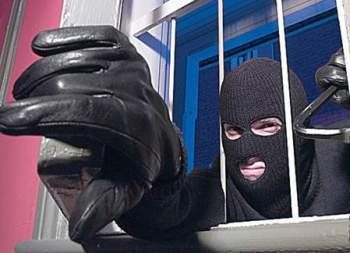 В Ужгороде грабителя магазина отпугнули решетка на дверях и сигнализация