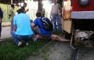 В Виннице трамвай протащил девушку по колее 10 метров