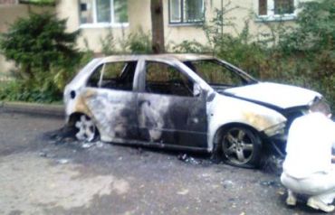 В Мукачево дотла сгорел автомобиль Skoda