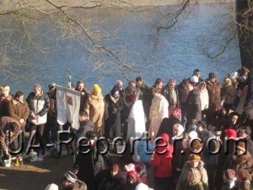 Освящение воды на Православной набережной в Ужгороде