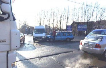 У селі Павшино зіткнулося одразу 3 автівки