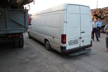 Мікроавтобус перебував на штрафмайданчику Ужгородського РВП два дні.