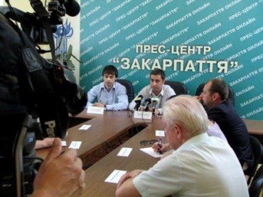 А.Шеба и В.Щадей за круглым столом с журналистами