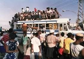 Из-за неисправностей на юге Гаити перевернулся автобус