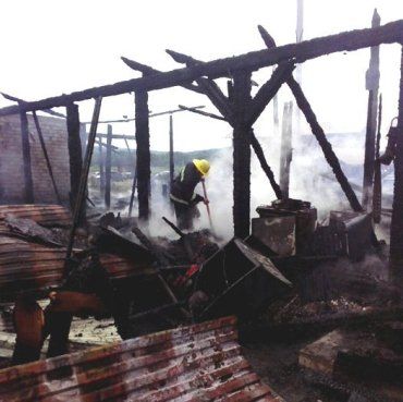Дерев’яна літня тераса кафе згоріла на турбазі в Карпатах