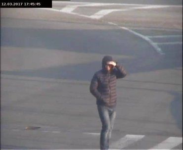 У Мукачеві камери відеоспостереження зафіксували автозлодія