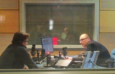 Рустем Адагамов и редактор Кирилл Щелков в студии Радио Прага