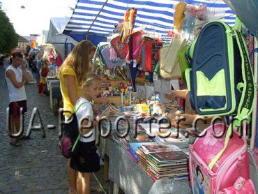 Мукачевский школьный базар - самый большой в Закарпатье