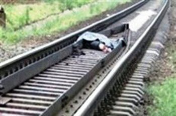 В Виноградове под колесами поезда погиб 43-летний мужчина