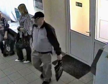 В киевском банке камера слежения сняла грабителя