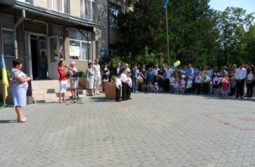 Ужгородская милиция поздравила своих подшефных в школе с Днем знаний