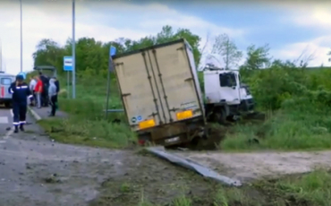 На трассе Киев-Чоп столкнулись две фуры