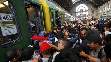 Угорщина призупинила залізничне сполучення з країнами Заходу.