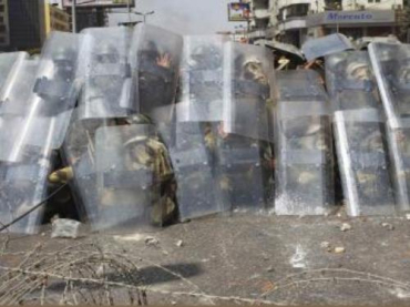Полиция и армия во время операции по эвакуации в Каире