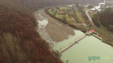 Дрон съемка реки Рика в районе села Горинчово Хустского района в Закарпатье