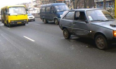 В Киеве маршрутка «Богдан» протаранила «Таврию».