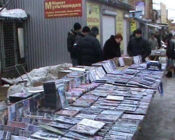 В Ужгороде изъяли у предпринимателей несколько сотен пиратских дисков