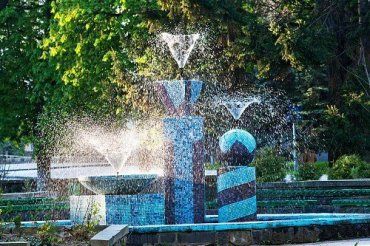В ужгородском скверике заработал первый городской фонтан