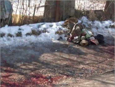 В Крыму на обочине дороги в луже крови нашли голую девушку