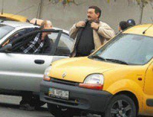 Крымские таксисты готовы убить друг друга за клиентов