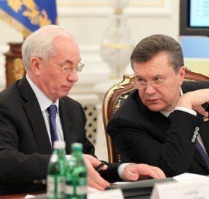 Азаров так боится реформ Януковича, что готов уже спрятать голову в песок